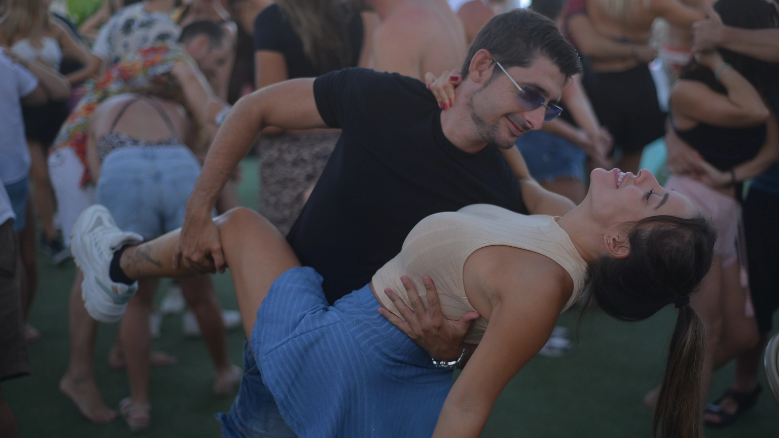 Pareja de la academia en una clase